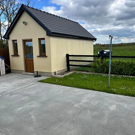 3 Bedroom In Miltown Malbay Holiday home Hogan's Bridge