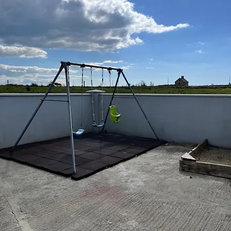 3 Bedroom In Miltown Malbay Holiday home Hogan's Bridge