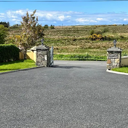 3 Bedroom In Miltown Malbay Holiday home *