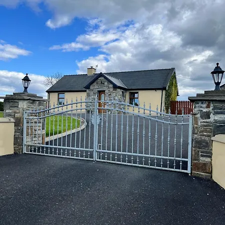 3 Bedroom In Miltown Malbay Holiday home Hogan's Bridge