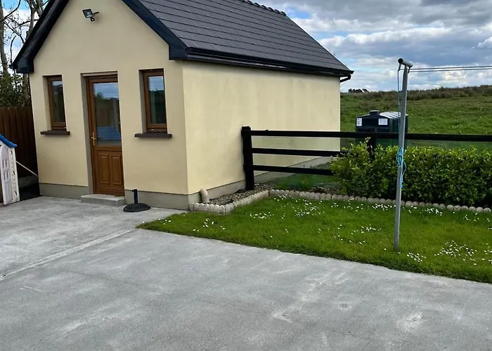 3 Bedroom In Miltown Malbay Holiday home Hogan's Bridge