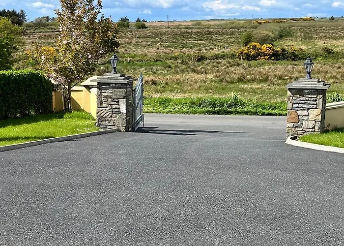 3 Bedroom In Miltown Malbay Holiday home *